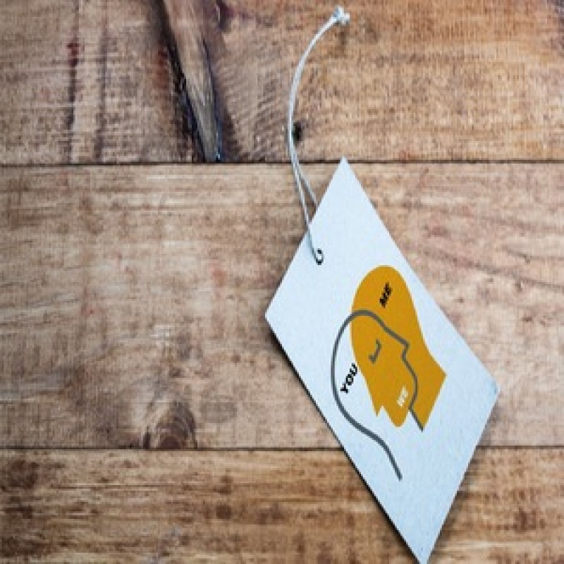 ÉTIQUETTES DE SUSPENSION pliées